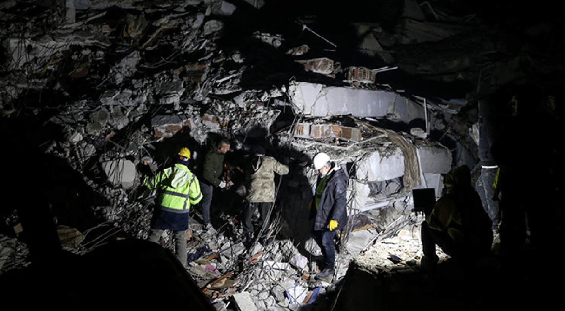 Türkiye depremi dünyada manşet: 'Yüzyılın en ölümcül depremlerinden biri'