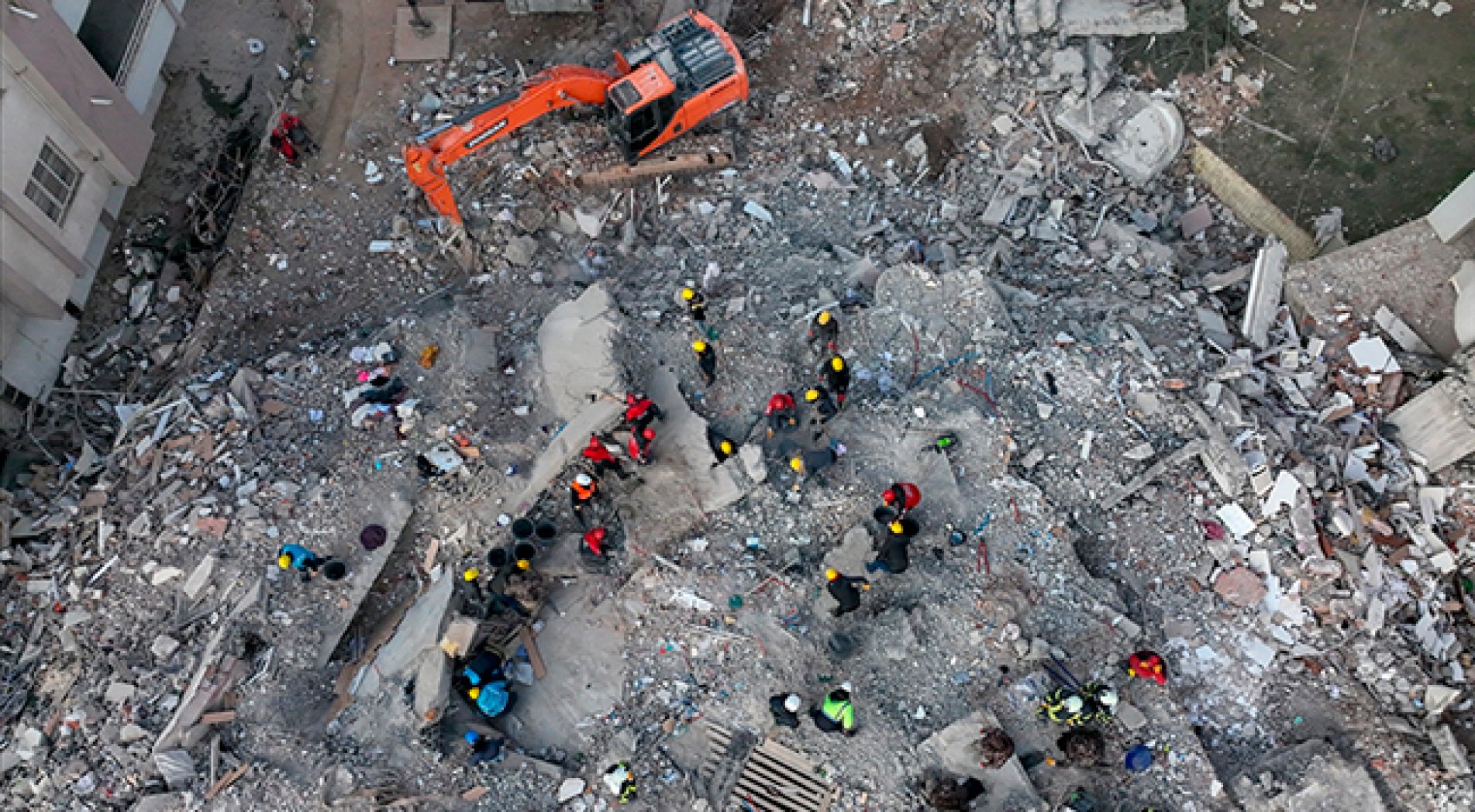 Deprem bölgesine yardımlar hız kesmeden sürüyor