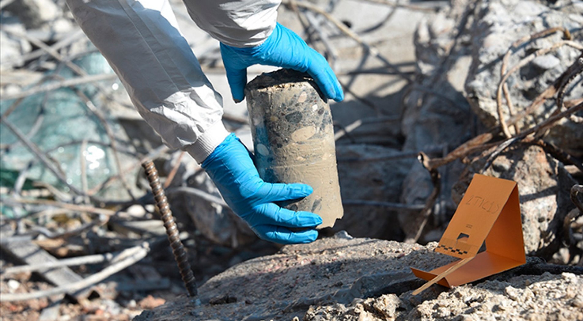 Türk ve yabancı uzmanlar Hatay'da yıkık ve hasarlı binaları inceledi