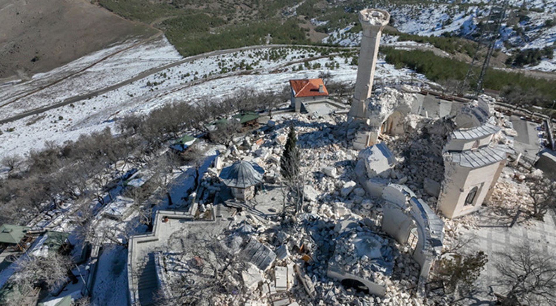 Hazreti Ukkaşe Türbesi yıkıldı