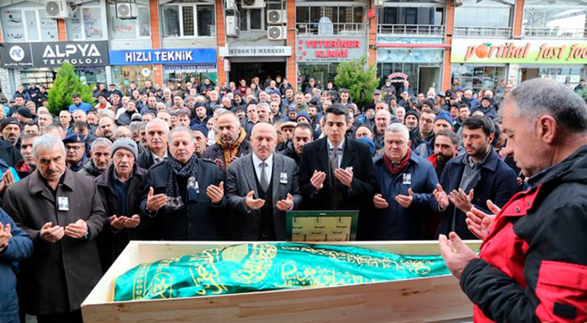 Deprem Bölgesinden Dönerken Hayatını Kaybeden Belediye Personeli Son Yolucluğuna Uğurlandı