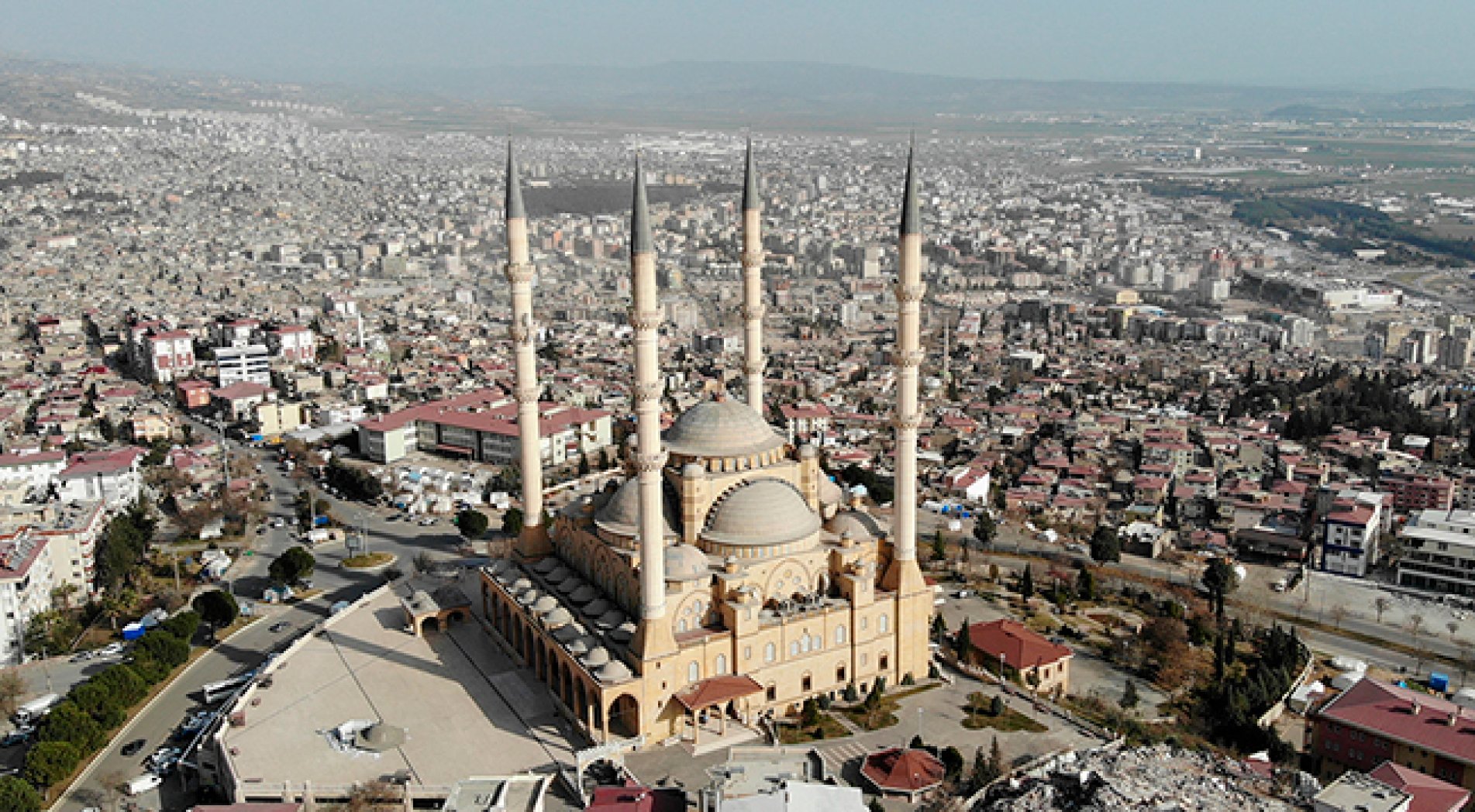 Kahramanmaraş'ın simgesi dimdik ayakta
