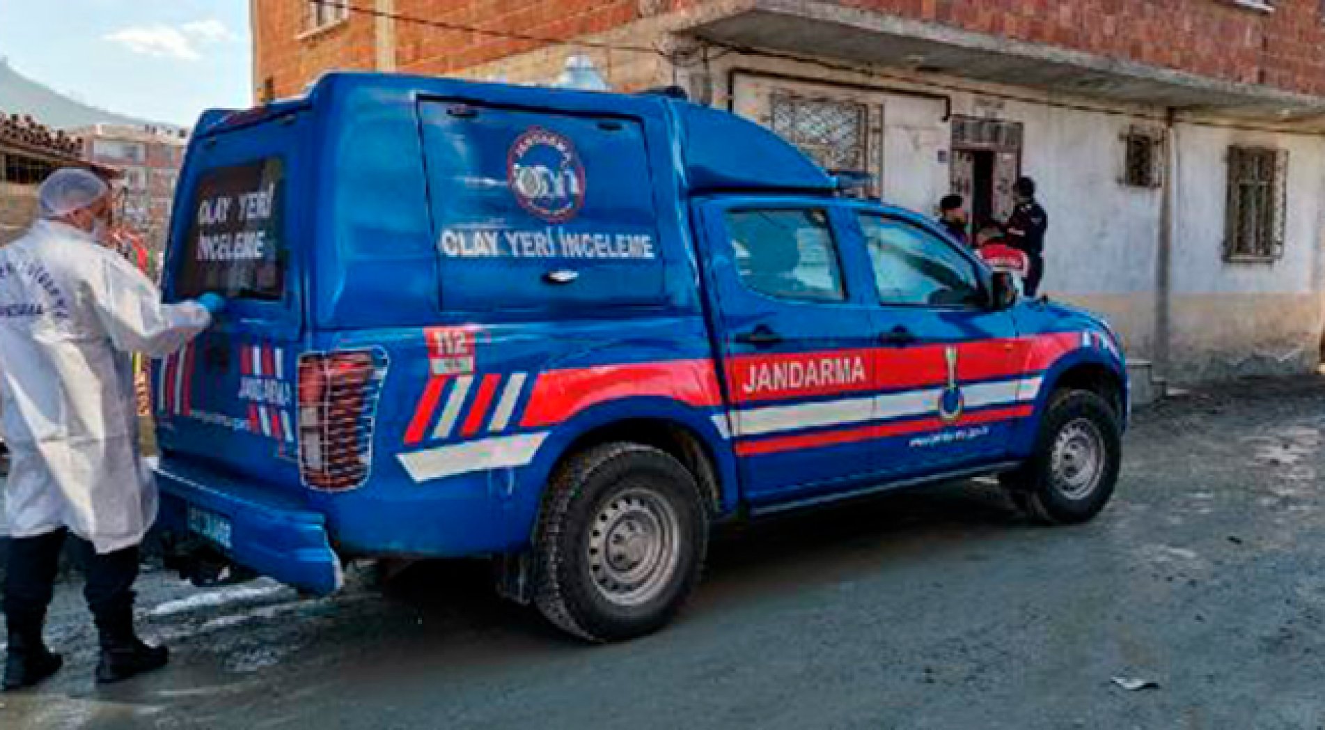 Boşanma aşamasındaki eşini bıçaklayarak öldürdü