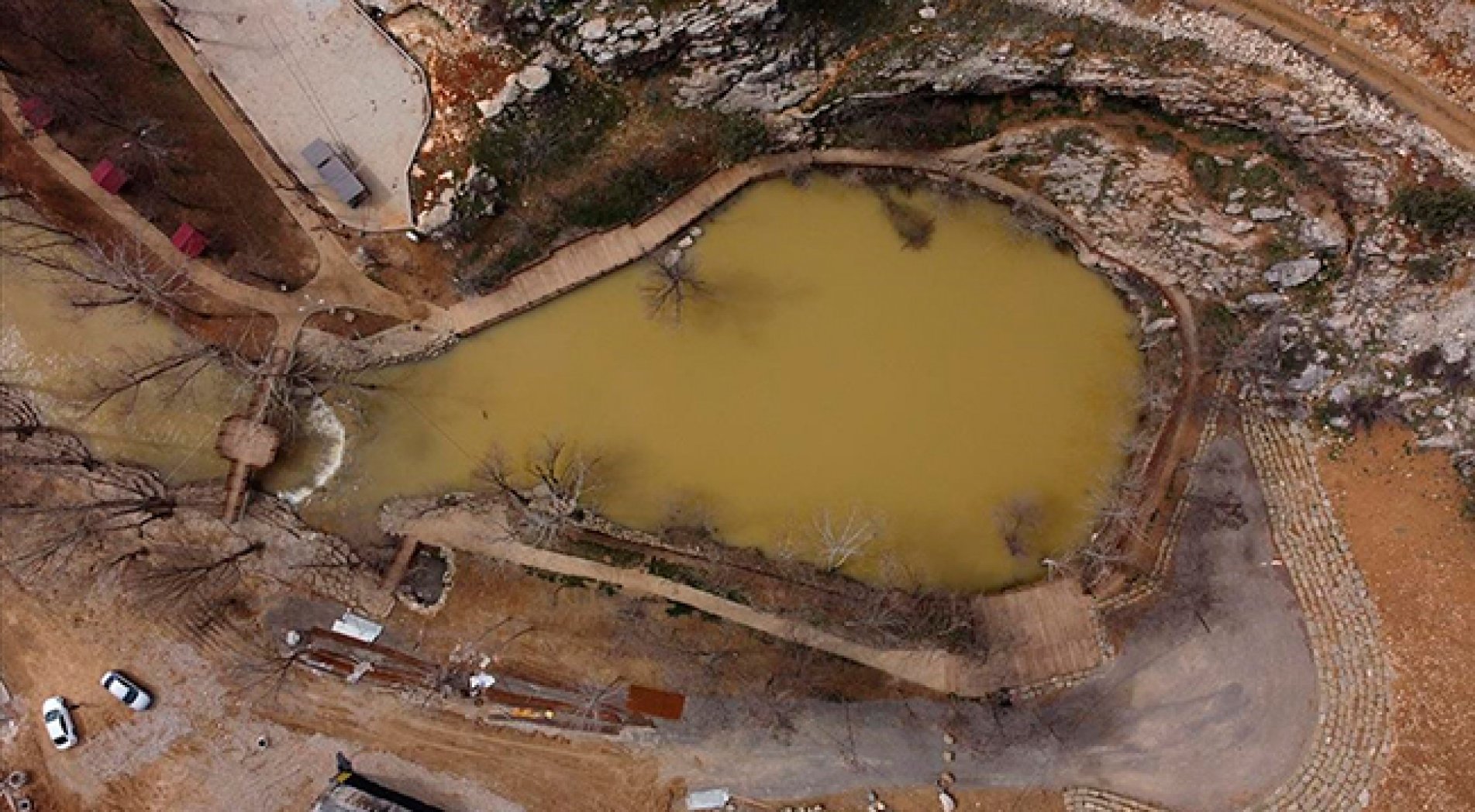 Yeşilgöz Gölü'nün rengi depremlerin ardından değişti