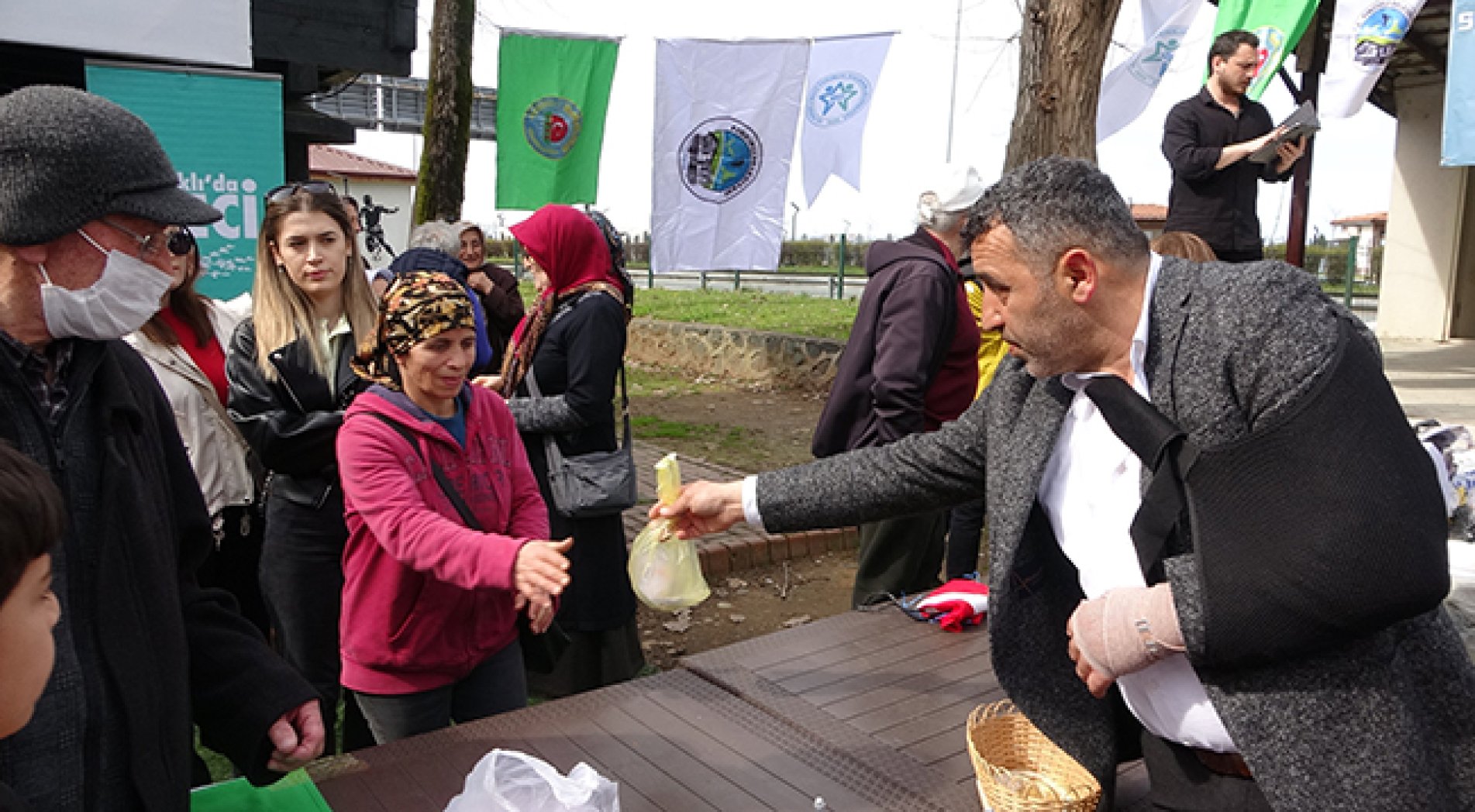 Rize'de 5 Milyon Ata Tohumu Halka Dağıtıldı