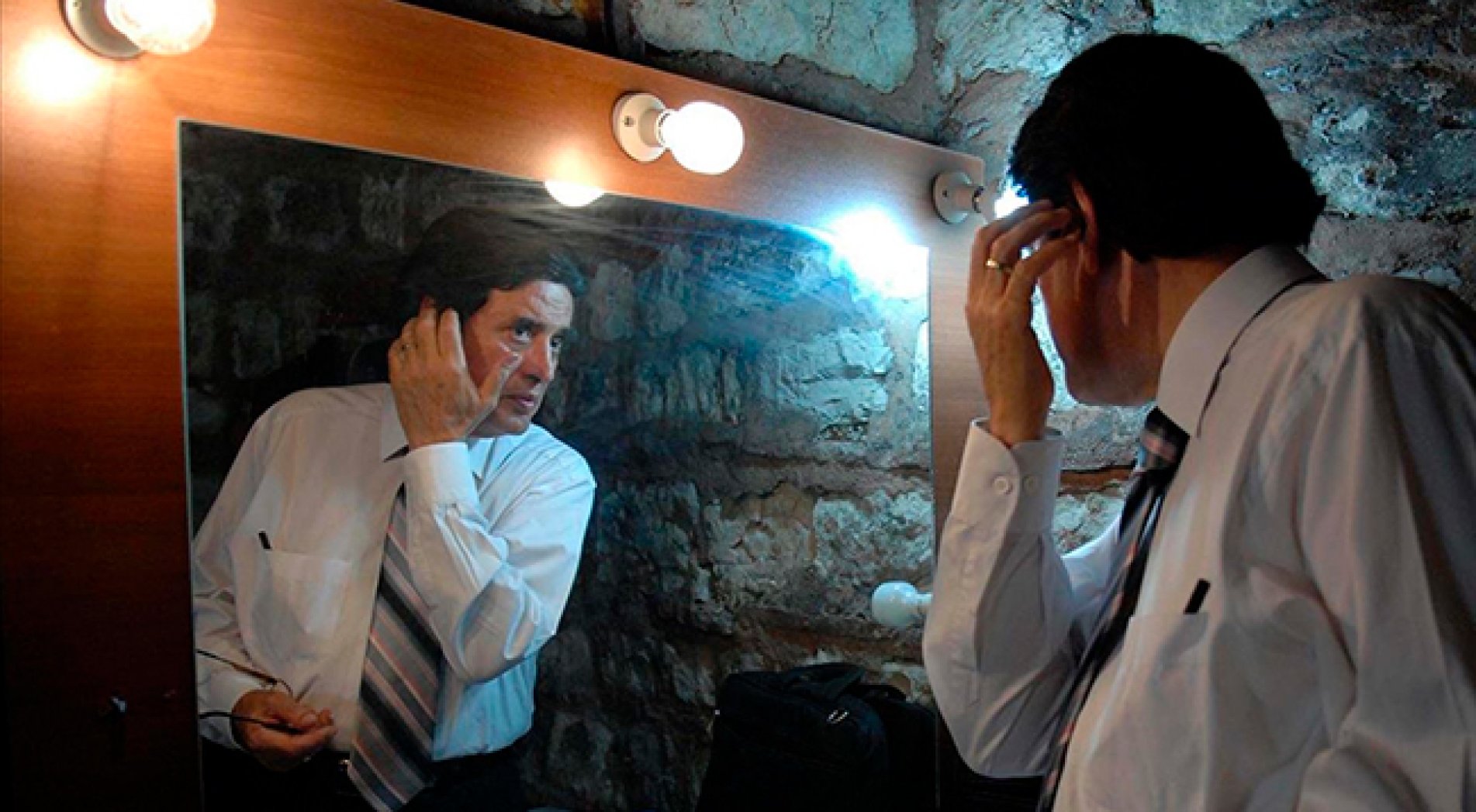 Tarzı ve yorumuyla Türk popunun unutulmaz sesi: Erol Büyükburç