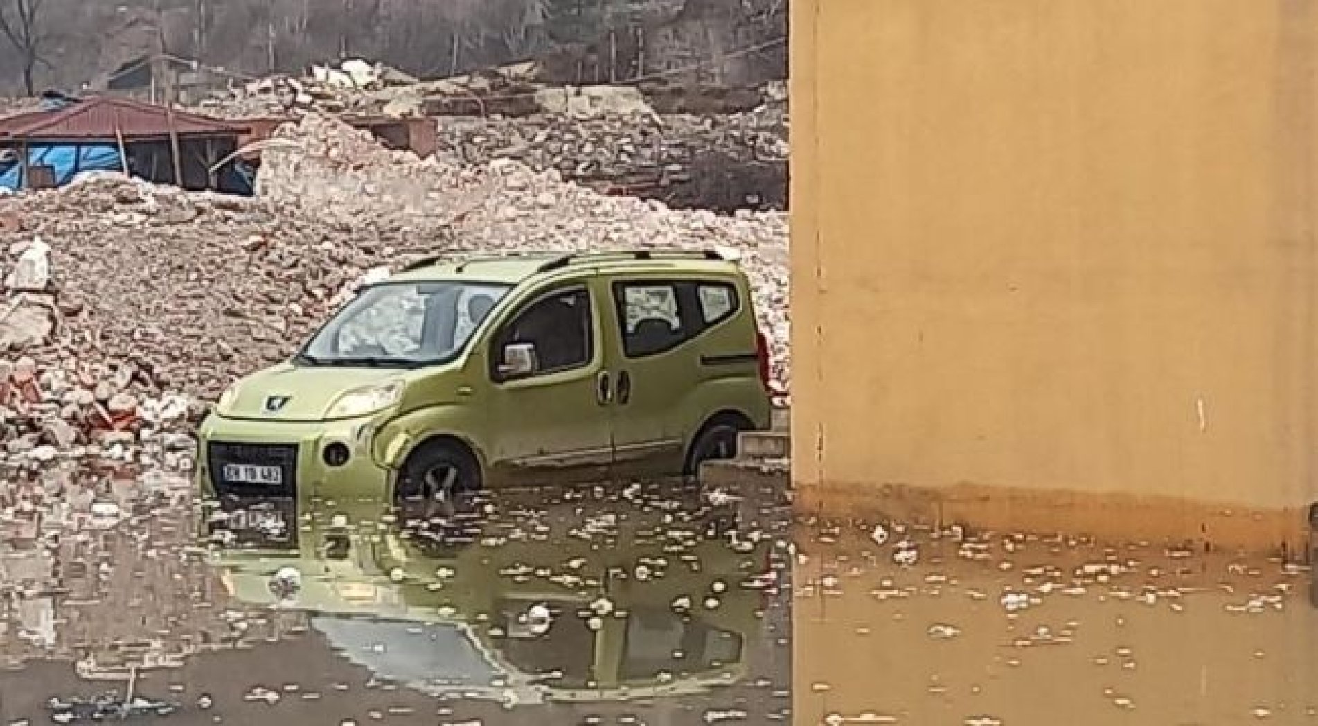 Yusufeli Baraj'ı taştı