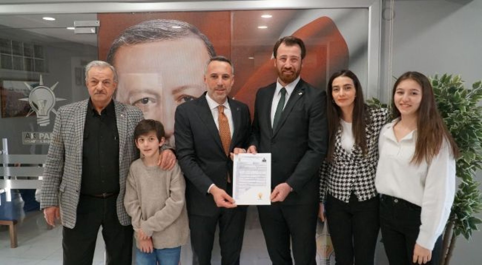 Rizeli şampiyon Enes Erkan, aday adaylığı başvurusunu yaptı