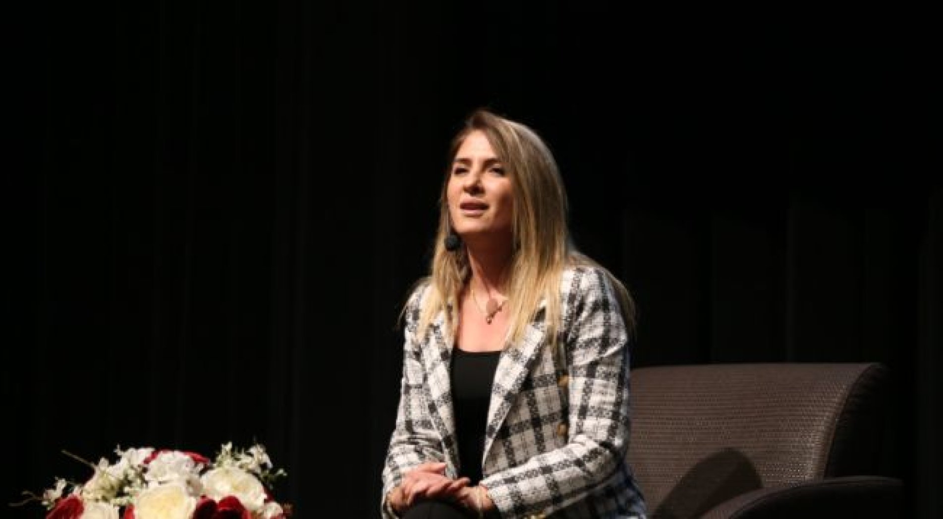 Dilek Cesur, Rize'de ''sabırlı aileler, mutlu çocuklar'' konferansı verdi