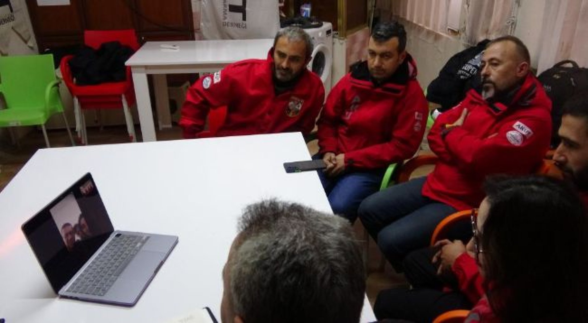 Giresun AKUT depremzedelerle görüştü