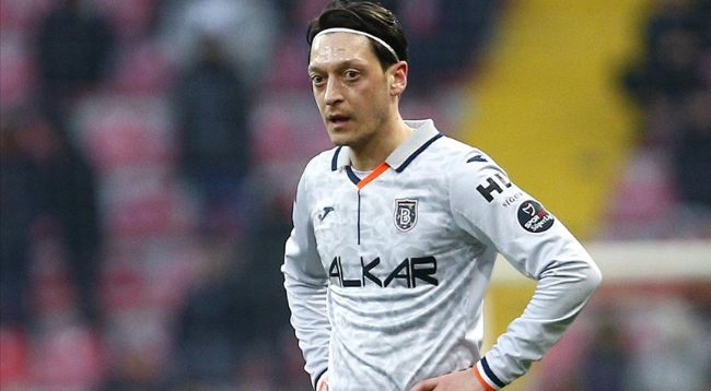 Mesut Özil futbol hayatına son verdi