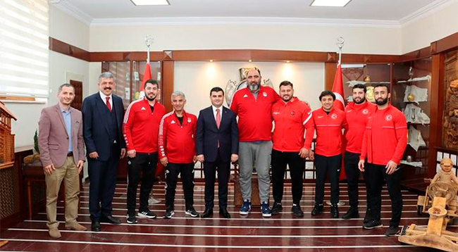 Dünya şampiyonu güreşçiler Rize'de 