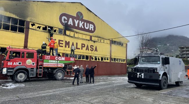 Çay fabrikasındaki yangın söndürüldü