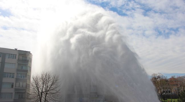 Trabzon'da su borusu ağır hasara neden oldu