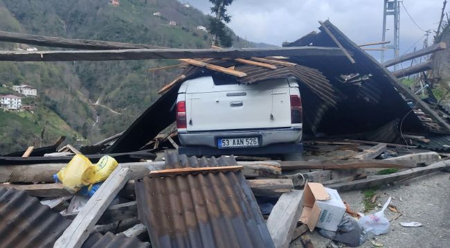 Rize'de şiddetli fırtına etkili oldu