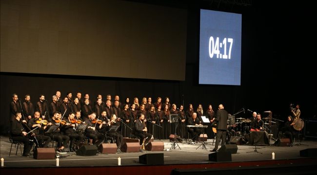 Depremlerde 7 kaybı olan Antakya Medeniyetler Korosu, Adana'da konser verdi