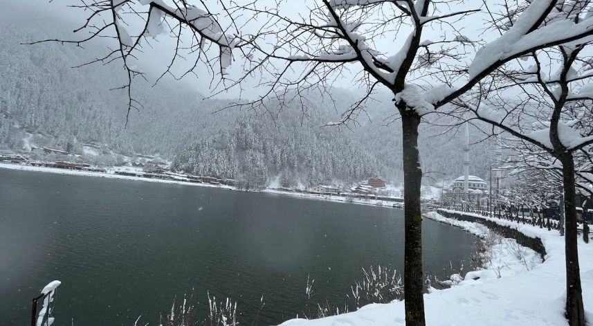 Uzungöl martta beyazladı