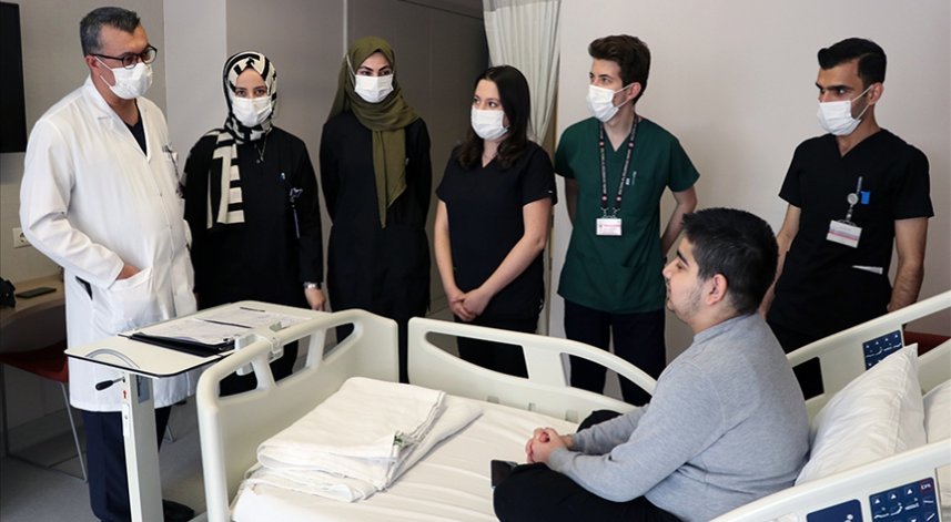 Akranının kalbiyle yeni hayatına başlayan depremzede genç, mutlu haberi aldığı geceyi unutamıyor