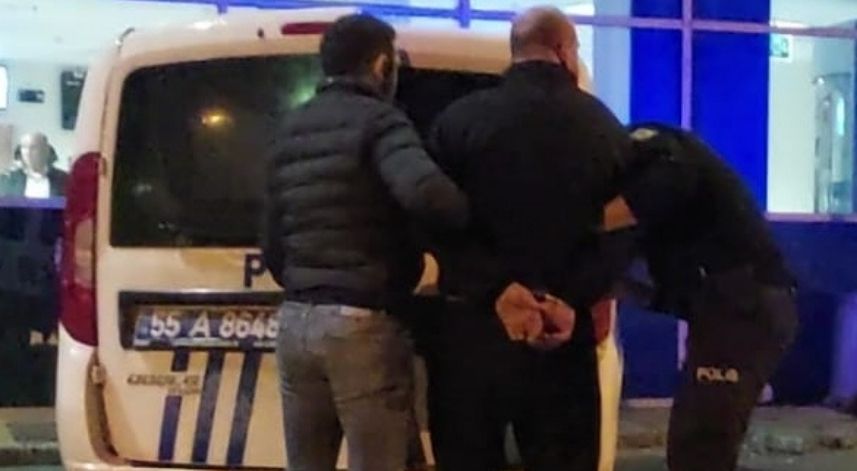 Tartıştığı oğlunun elindeki silah ateş aldı