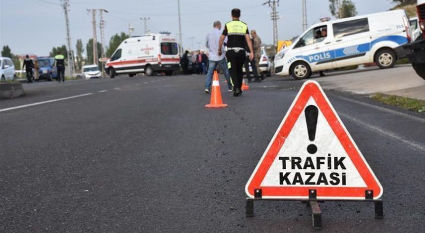 Trafik kazasında karı koca hayatını kaybetti