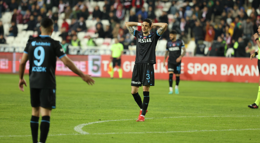 Trabzonspor, öne geçtiği maçlarda 15 puan kaybetti