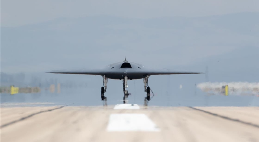 İnsansız savaş uçağı ANKA-3 ilk kez piste çıktı, uçuşa hazırlanıyor