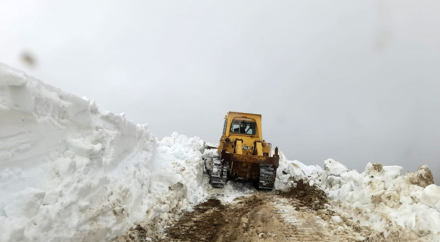  Gümüşhane'de Mayıs ayı ile birlikte karla mücadele çalışmaları başladı