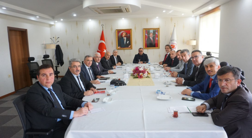 Rize'de eğitimciler sınav değerlendirmesi için bir araya geldi