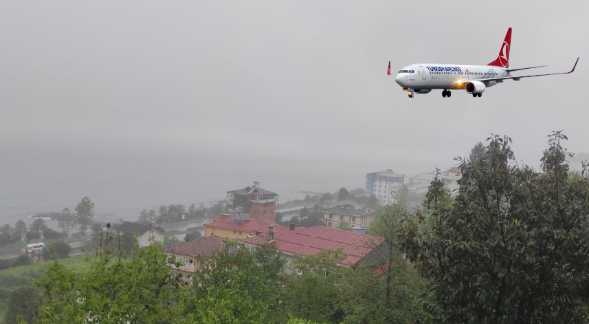 Rize'de hava ulaşımına sis engeli