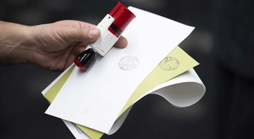 Türkiye yarın sandık başına gidecek