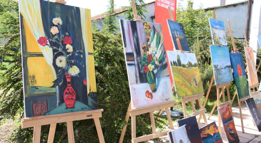 Merzifon'da ahşap yakma ve resim sergisi açıldı