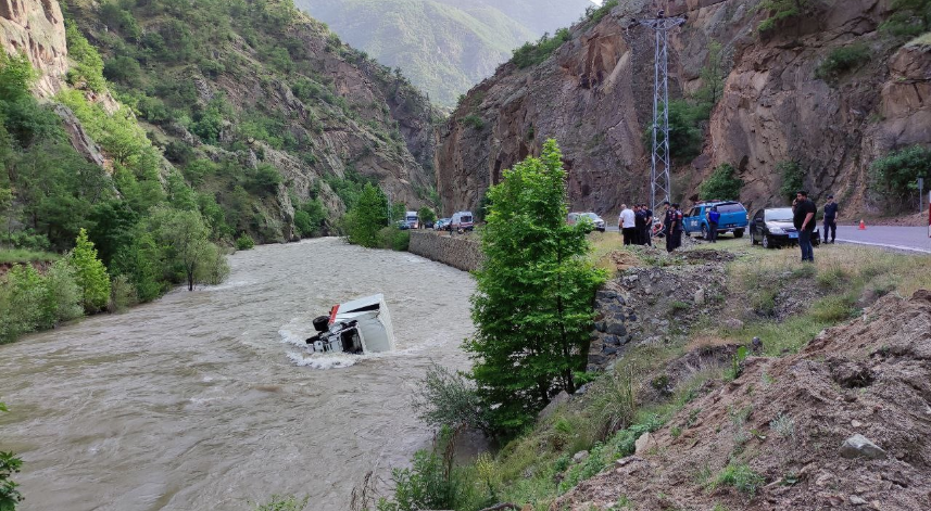 Nehirde kaybolan sürücüyü arama çalışmalarında son durum ne?