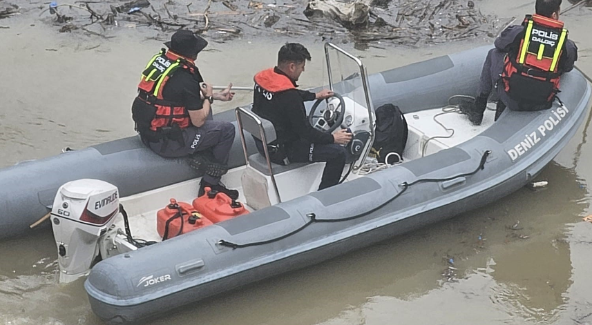 Çoruh nehrinde kaybolan sürücüden hala iz yok 