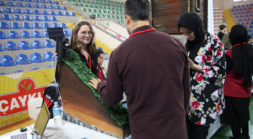 Rize’deki ROBOTEK Yarışmasında hazırlanan doğal afet projesi ilgi odağı oldu