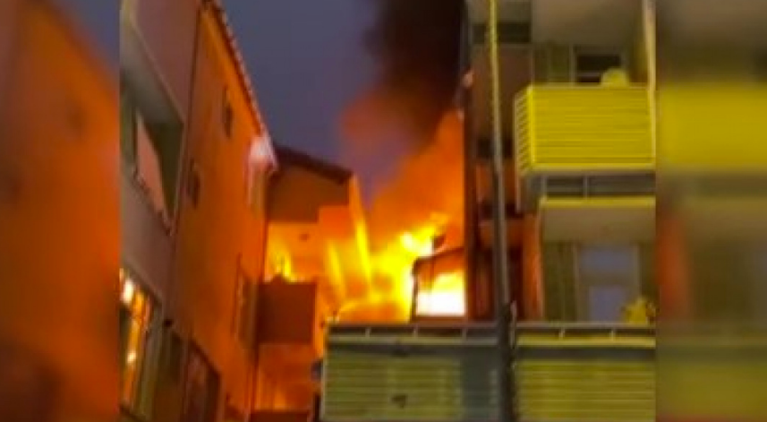 Seçim kutlaması sırasında eve havai fişek isabet etti