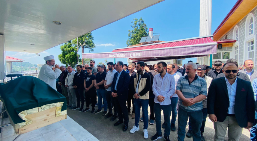 Seçim zaferini kutlamak isterken silahı ile kendini vuran şahıs son yolculuğuna uğurlandı