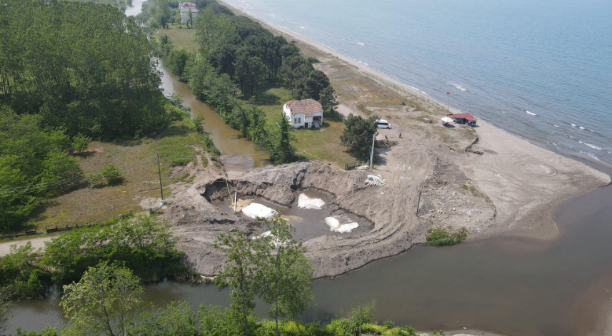 Terme Belediyesi, ilçede taşkınları önlemek için çalışmalar yapıyor.