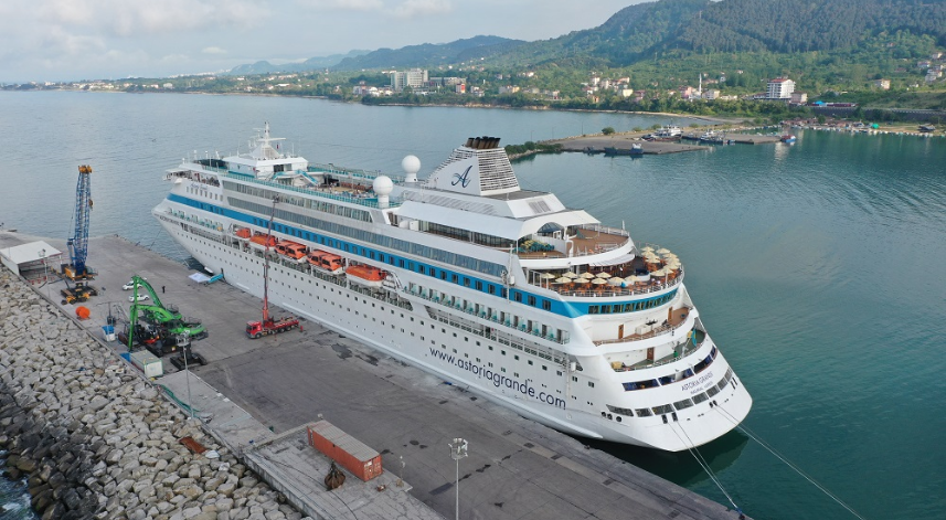 Ordu'ya demirleyen kruvaziyerler kentte turizmi hareketlendirdi