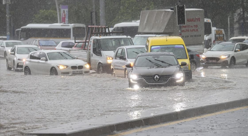 Ankara'da sağanak ve dolu etkili oldu
