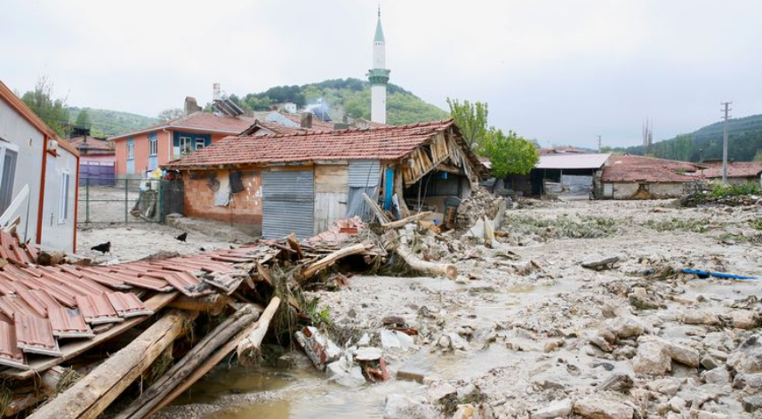 Eskişehir Seyitgazi'de selin etkilediği alanlarda onarım ve temizlik çalışmaları sürüyor