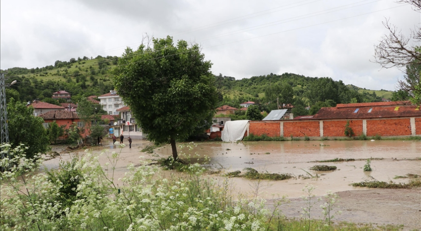 Olumsuz hava koşulları nedeniyle eğitime bir gün ara verildi