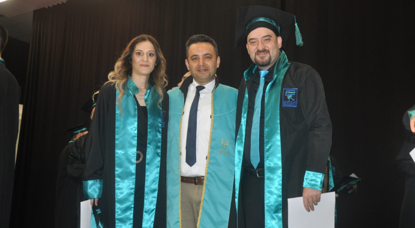 Aynı okulda öğrenim gören abla-kardeş okulu birinci ve ikinci olarak bitirdi