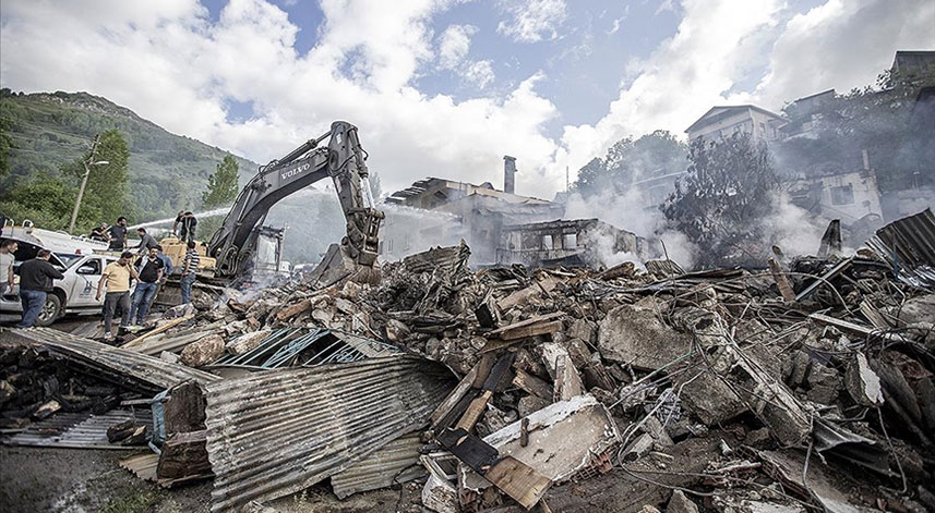 Erzurum'un Pazaryolu ilçesinde 12 ev yandı