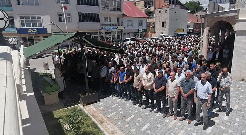 Trafik kazasında hayatını kaybeden hamile kadının cenazesi defnedildi