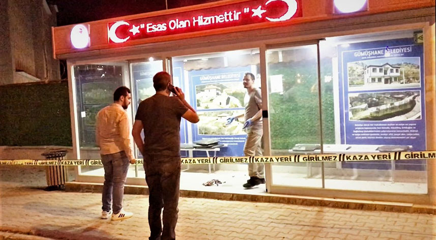 Kız yurdu önündeki durağa bırakılan şüpheli çanta polis ekiplerini harekete geçirdi