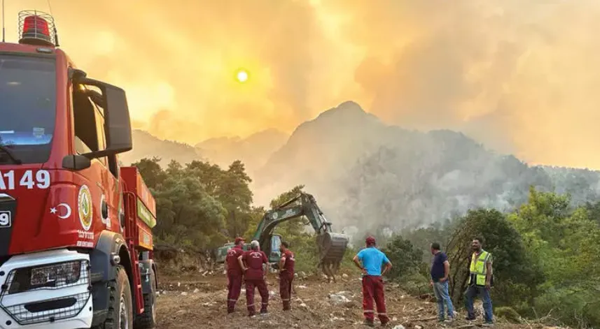 Kemer 4 gündür yanıyor! Alevler kanyona sıkıştırıldı