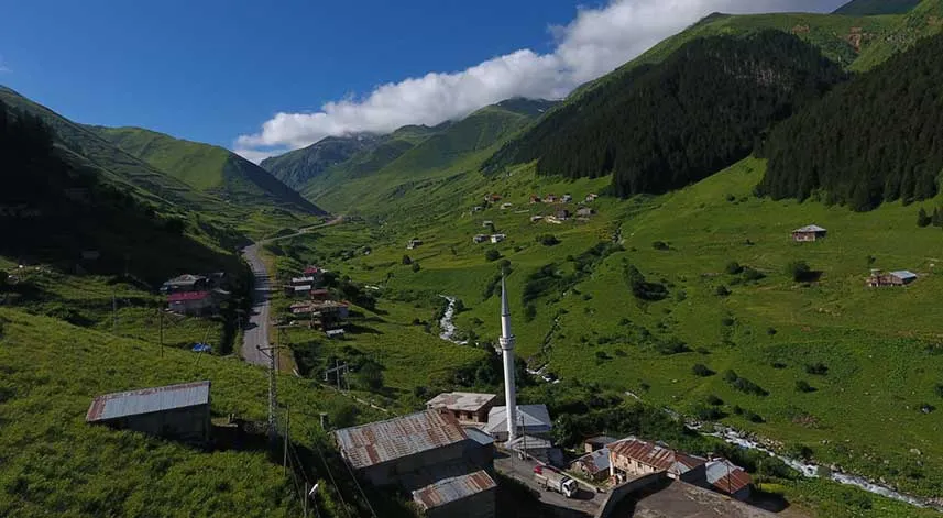Sivrikaya Yaylası: Eşsiz ahşap mimarisi ve doğal güzellikleriyle göz kamaştırıyor