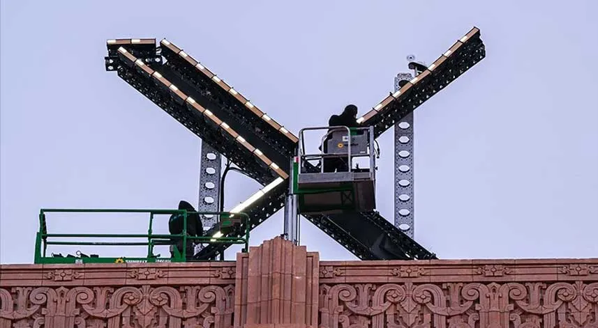 Elon Musk'ın, Twitter binasındaki logoyu 