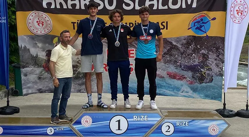 Çaykur Rizespor kano takımı madalyaları topladı