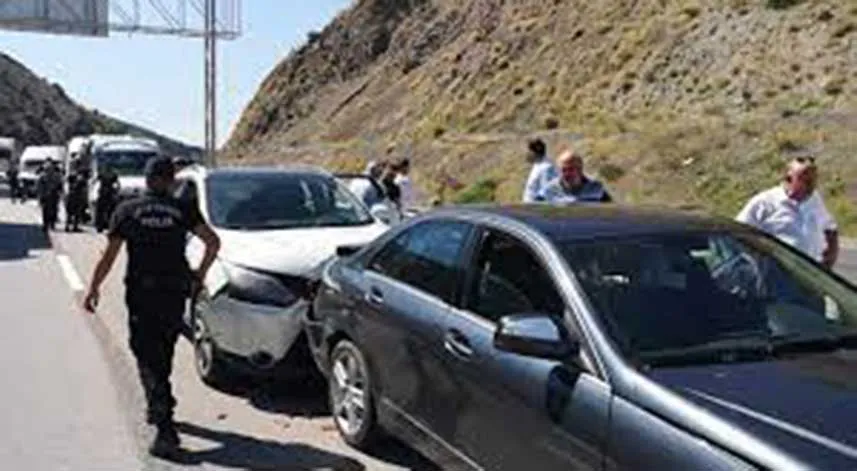 Kemal Kılıçdaroğlu’nun konvoyunda kaza